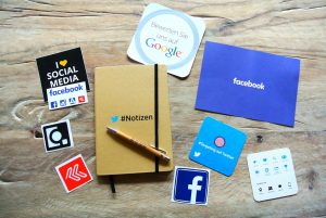 How to become Popular on Social Media Naturally